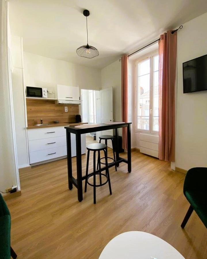 Au Coeur De Ville Laval  Habitación foto